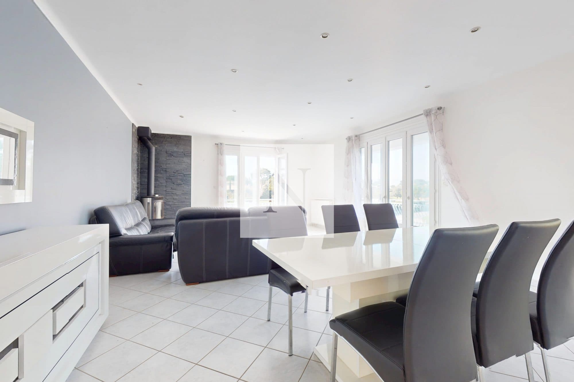 Angoulins – Maison familiale 217 m², 6 chambres, piscine couverte et jardin, à deux pas de l'océan — photo 3