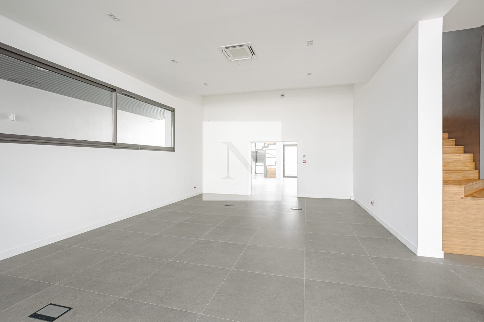 Bureaux premium RE2020 820 m² aménagés clé en main — Lagord, 3 min de La Rochelle — photo 4