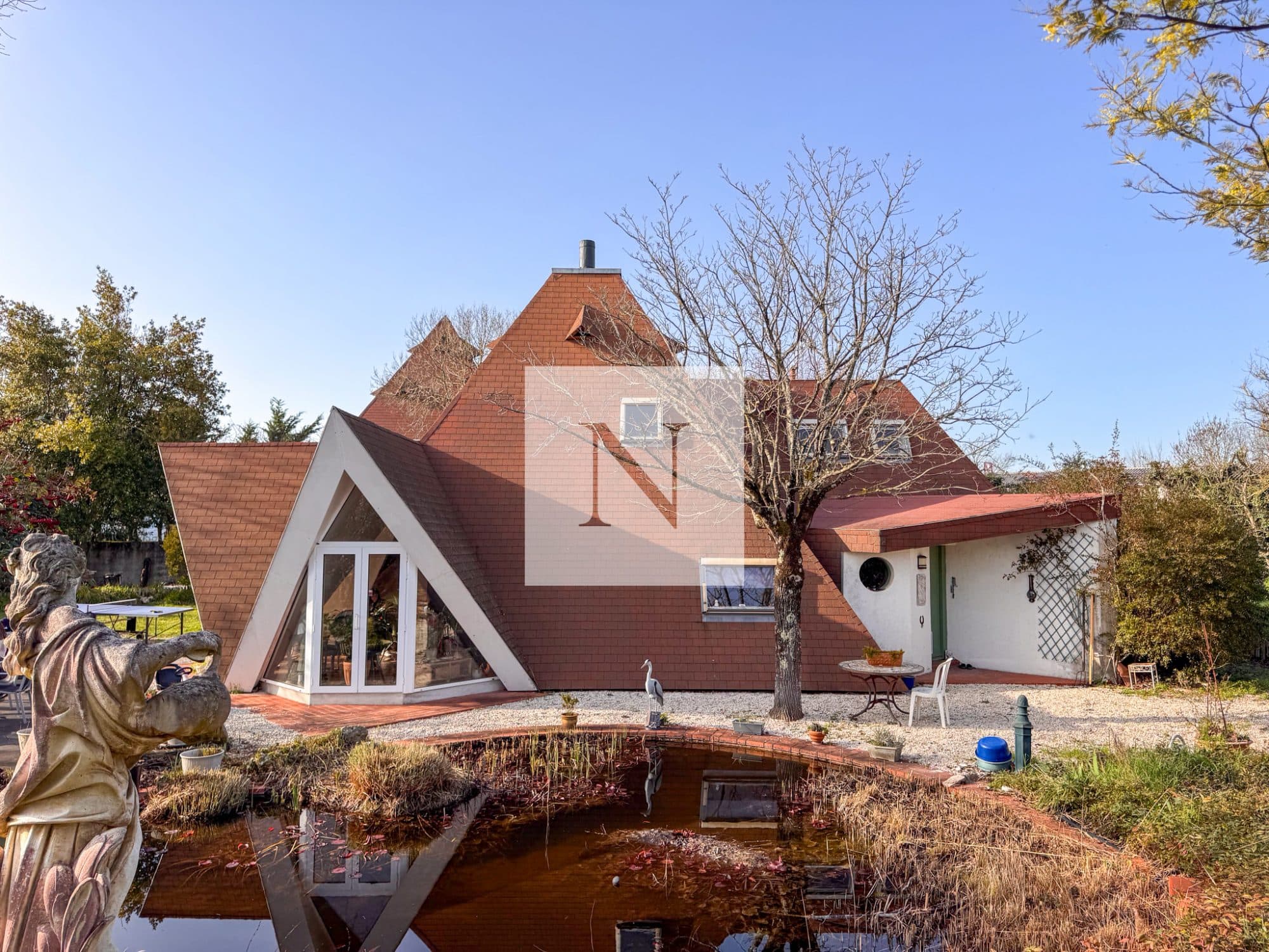 Ensemble immobilier - Maison d'habitation et immeuble locatif