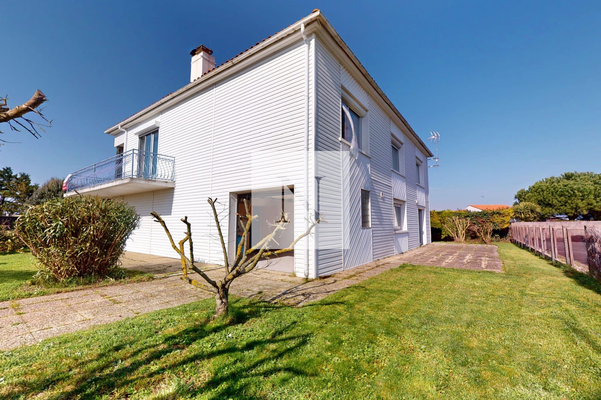 Angoulins – Maison familiale 217 m², 6 chambres, piscine couverte et jardin, à deux pas de l'océan